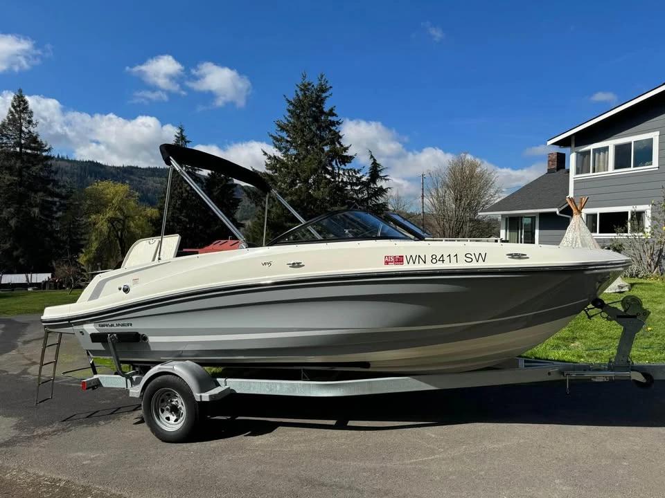 2021 Bayliner VR Series VR5