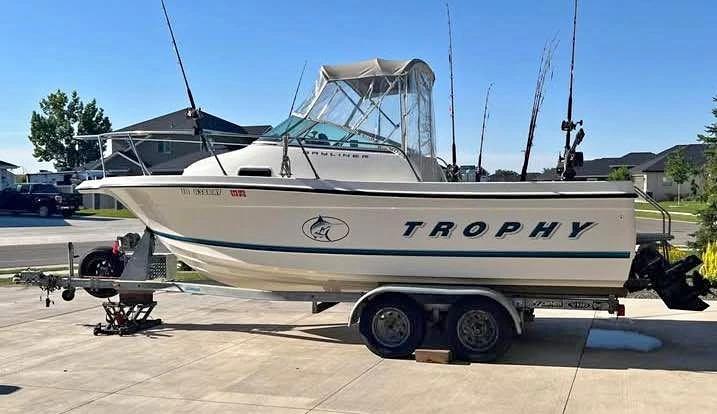 1999 Bayliner Trophy 21’ Cabin Cruiser