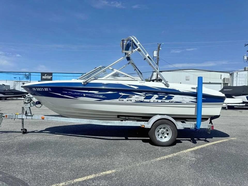 2008 Bayliner F18 Flight Series