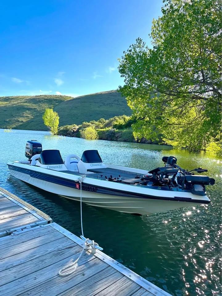 2001 Champion Bass Boat