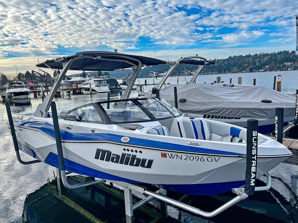 2023 Malibu 22 LSV