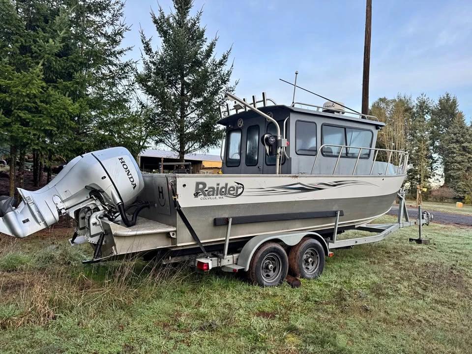 2017 Raider Fishing Boat 24ft