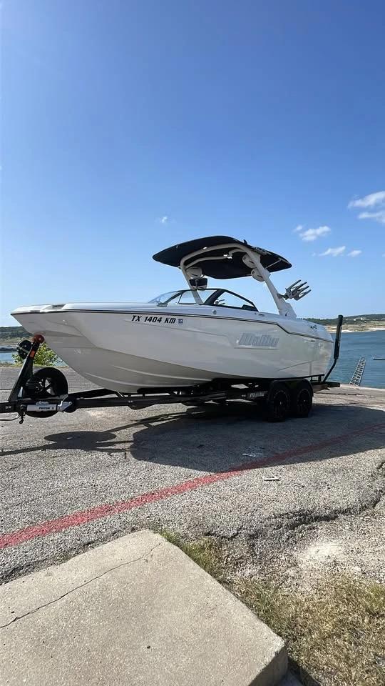 2022 Malibu M220