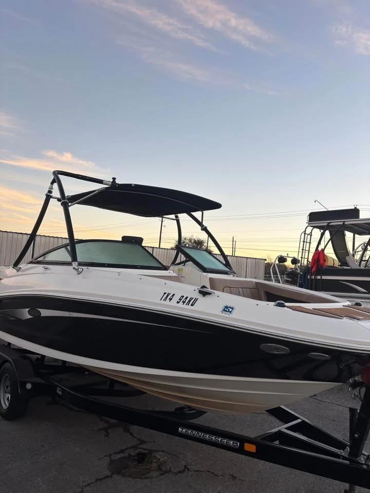 2016 Sea Ray 220