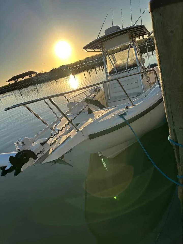 2001 Boston Whaler Outrage