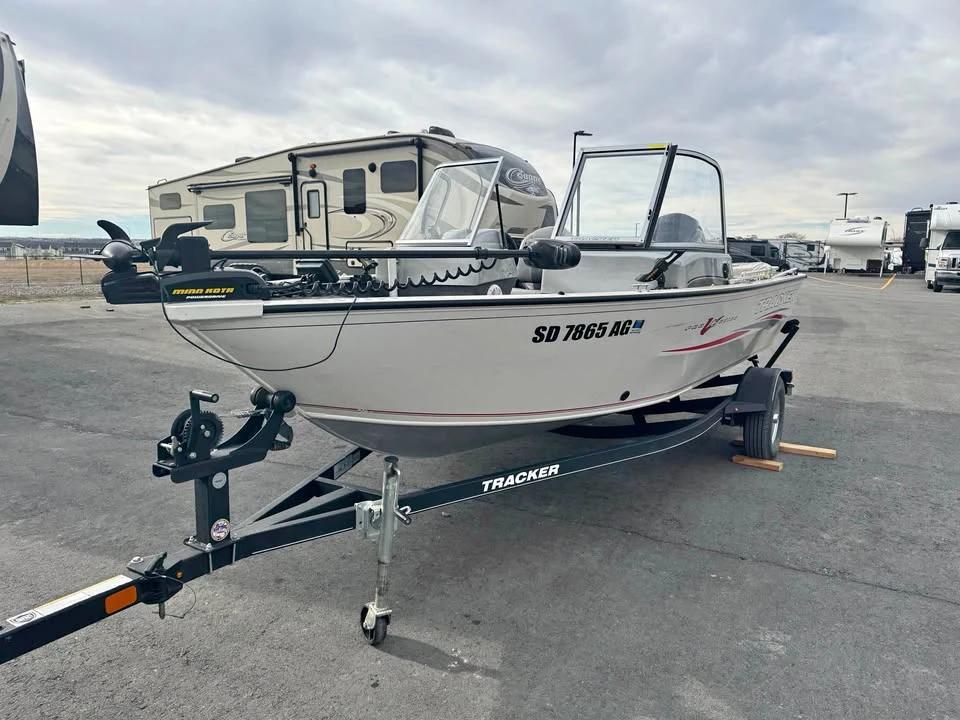 2018 Tracker Pro Guide 16