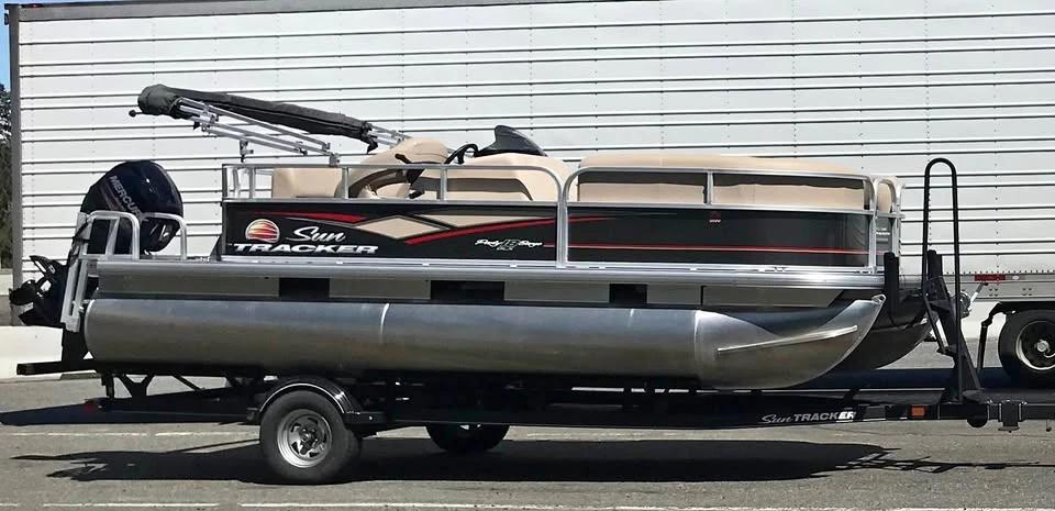 2019 Suntracker 18’ DLX