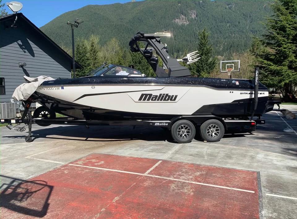 2020 Malibu 25 lsv