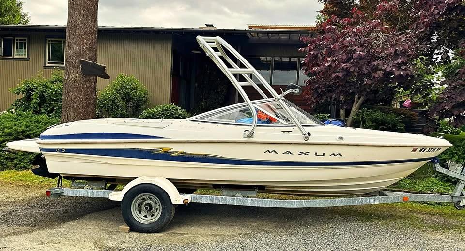 2000 Maxum 2000SRC