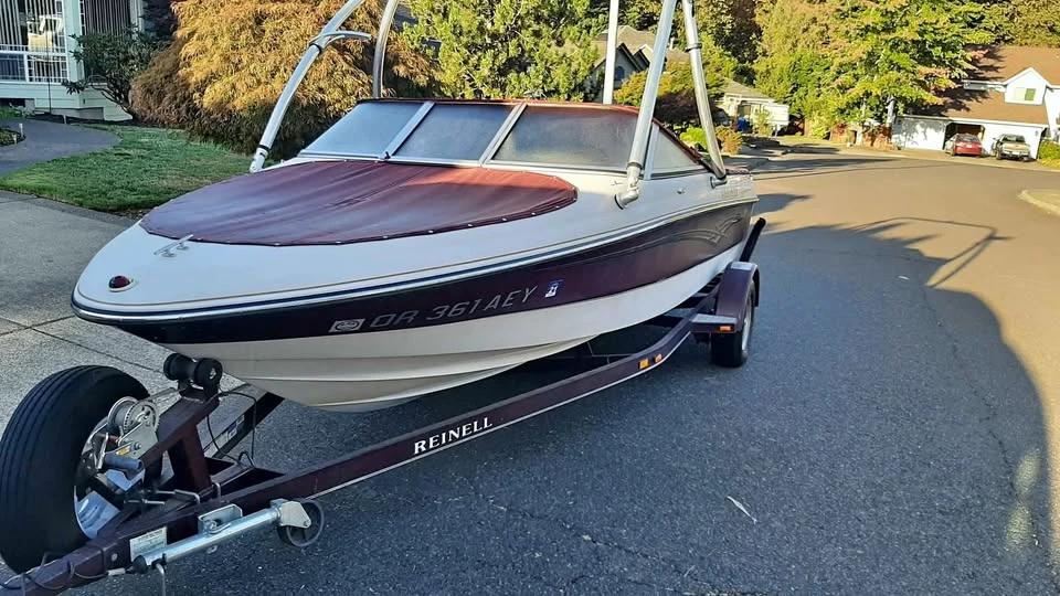 2008 Reinell 19' Open Bow Boat
