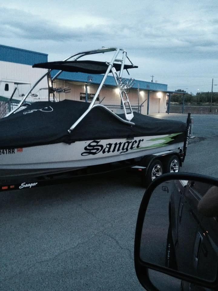 2012 Sanger - V215 black scorpion wake series wakeboat V215