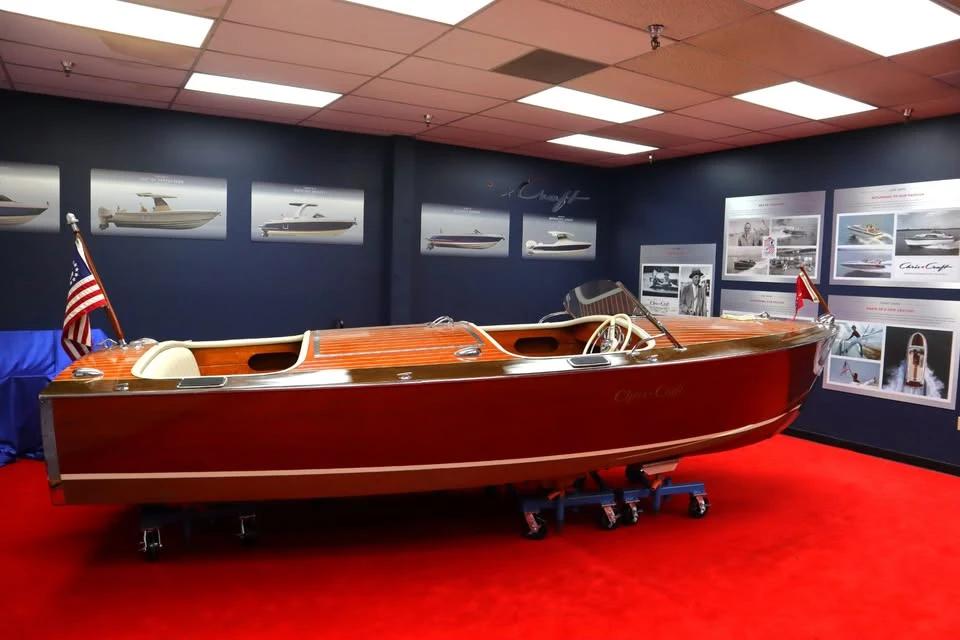 1938 Chris-Craft 17 feet deluxe runabout 221ci