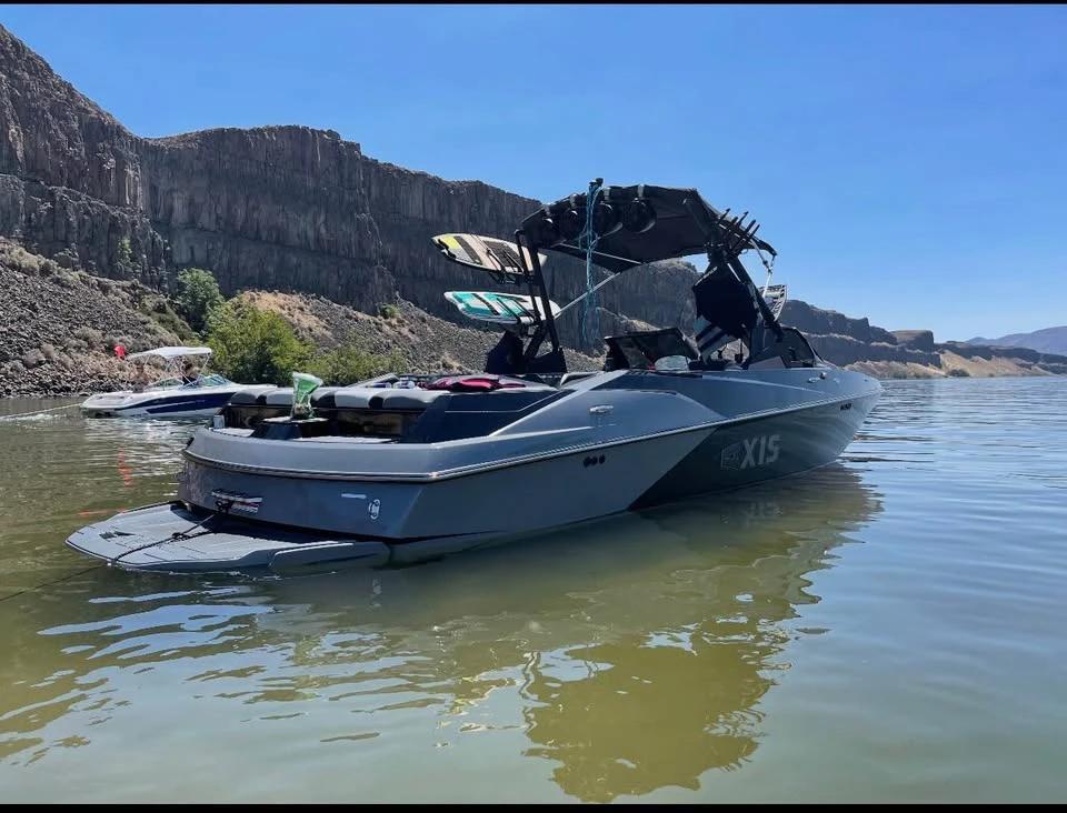 2020 Axis A24 surf boat