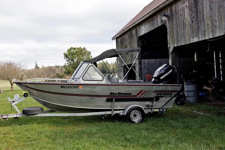 1996 Hewescraft Sea Runner EZ Loader trailer