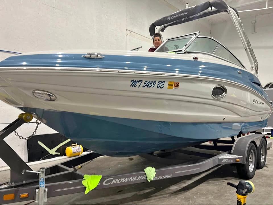 2021 Crownline E225