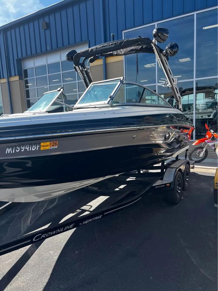2022 Crownline Surf 220 SS
