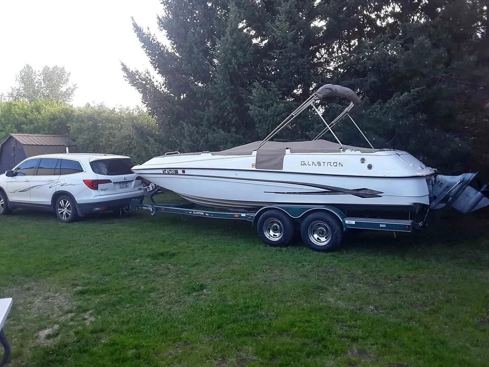 2002 Glastron Deck Boat