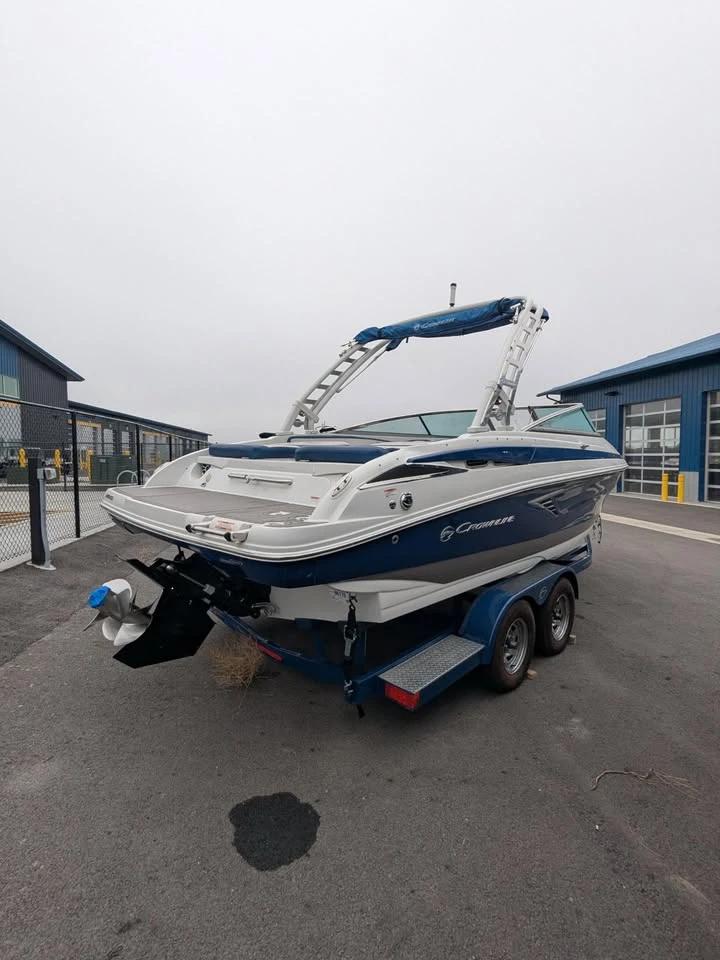 2021 Crownline 240ss ski boat