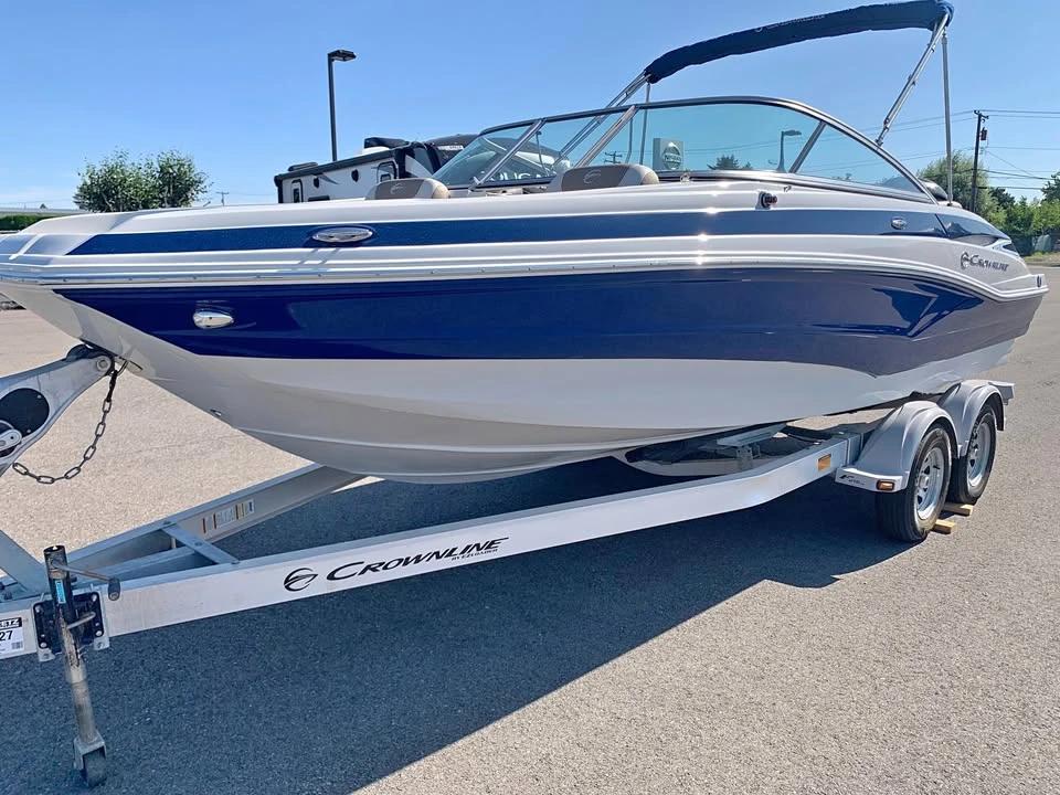2022 Crownline E215XS Sport Boat