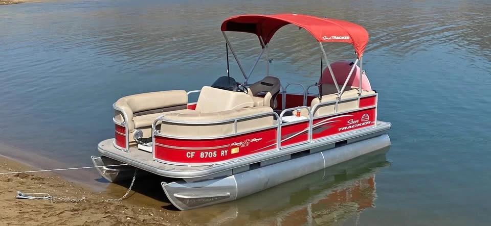 2017 SUN TRACKER Party Barge 18 DLX
