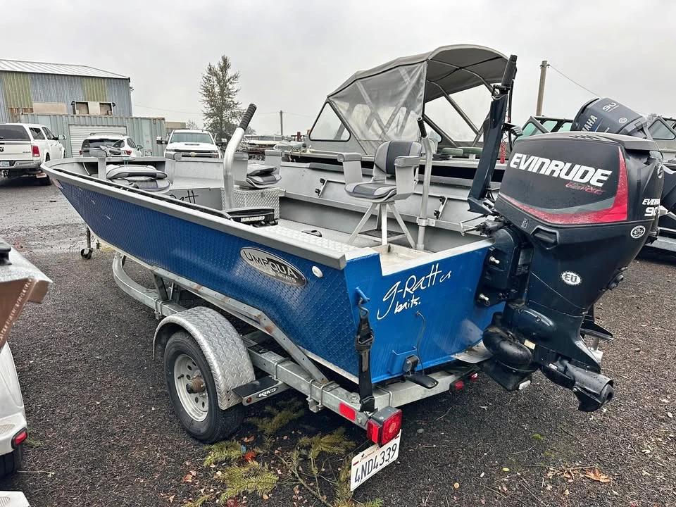 2014 Umpqua Marine Boat