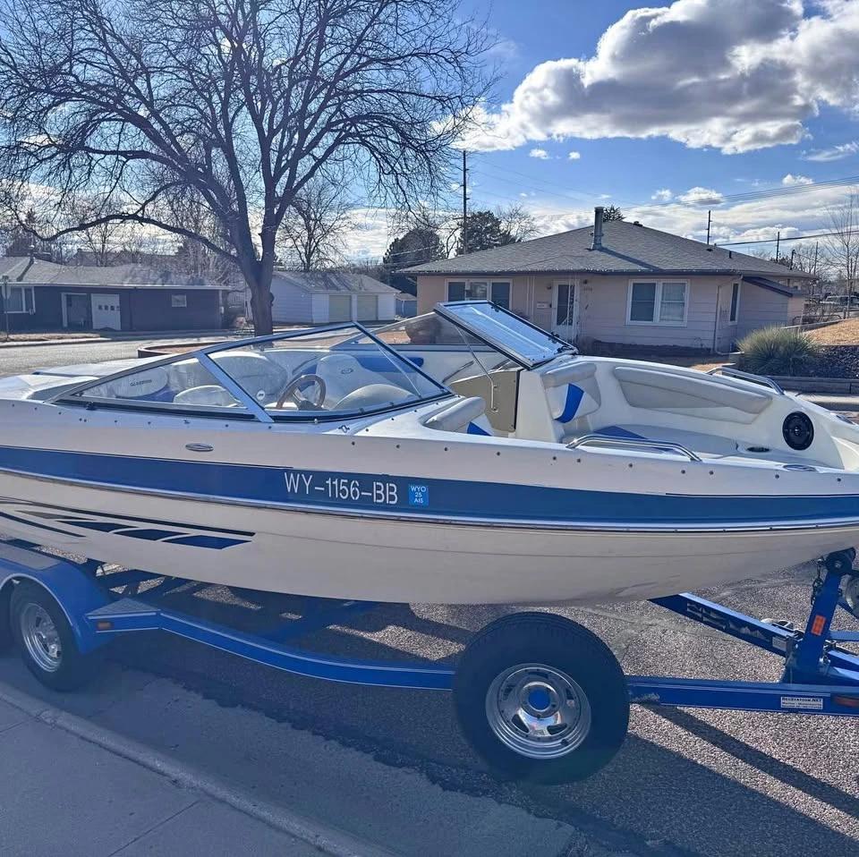 2008 Glastron GT 225