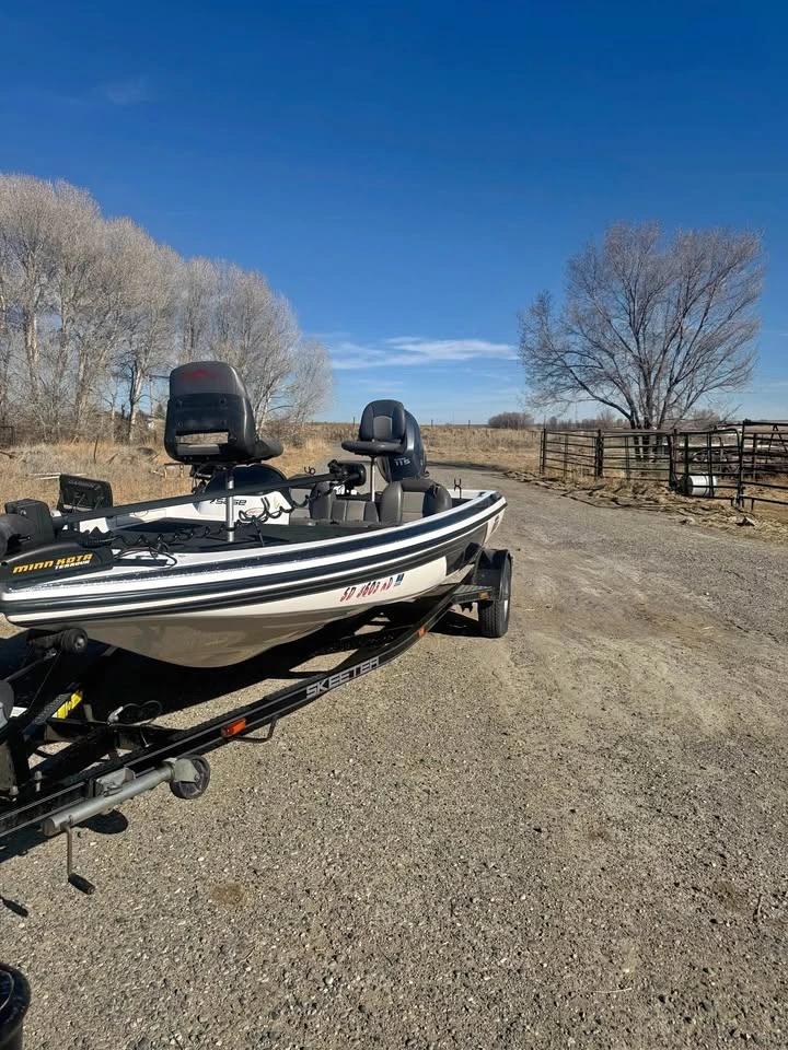 2004 Skeeter Bass Boat
