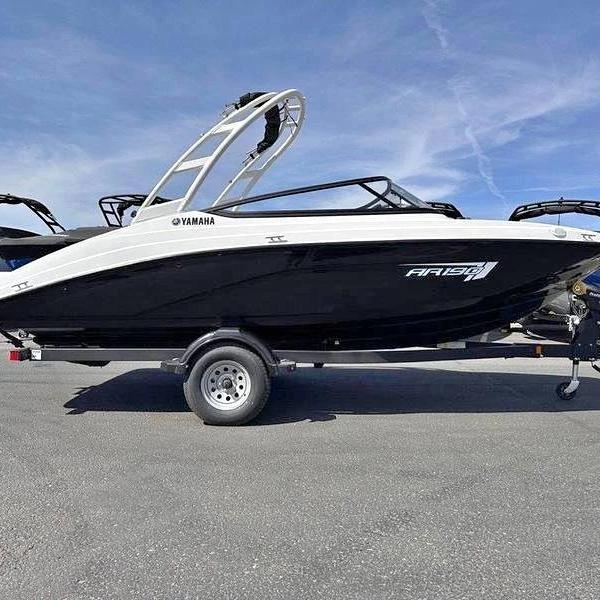 2025 Yamaha Boats ar190