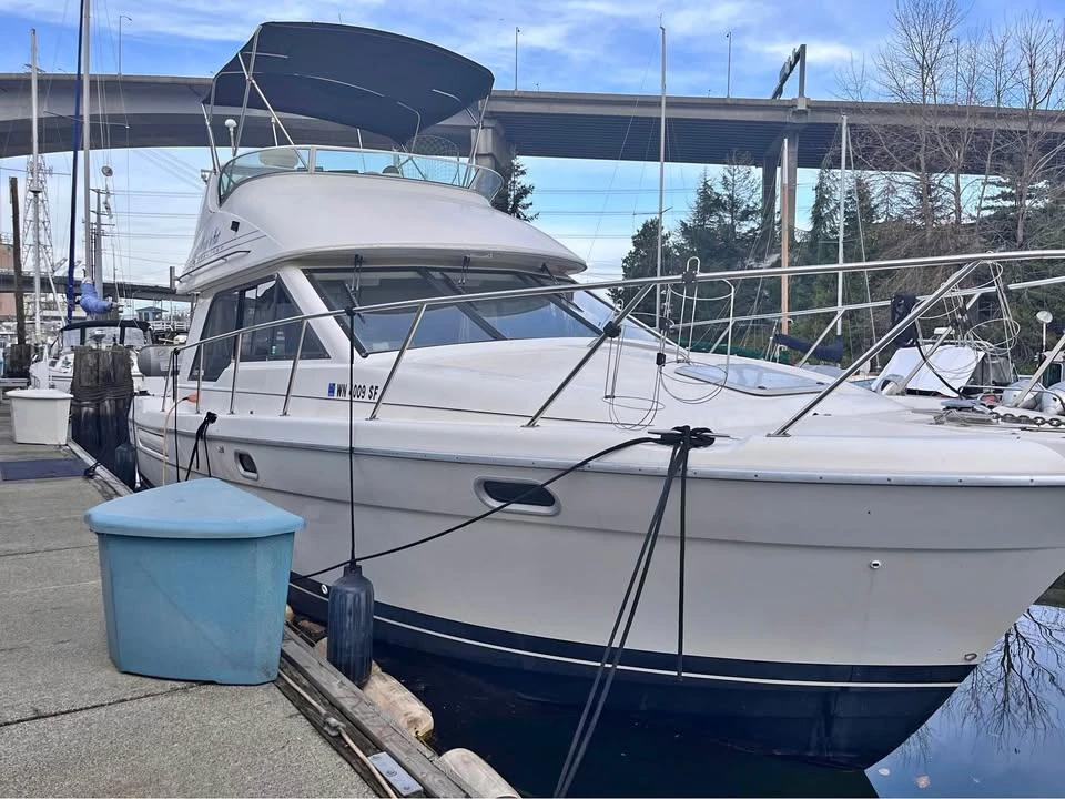 1999 Bayliner 3388 3388 Command Bridge Motoryacht.