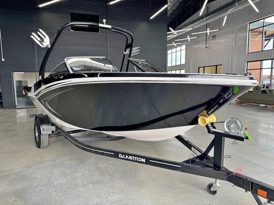 2015 Glastron GT 207