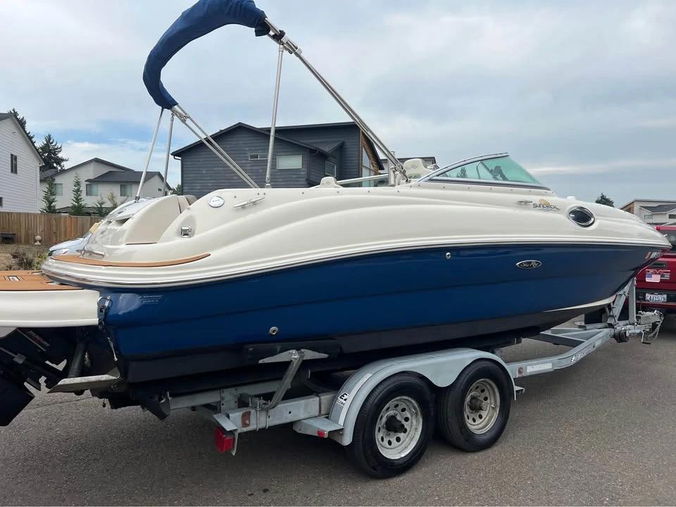 2007 Sea Ray sundeck 240 240 Sundeck