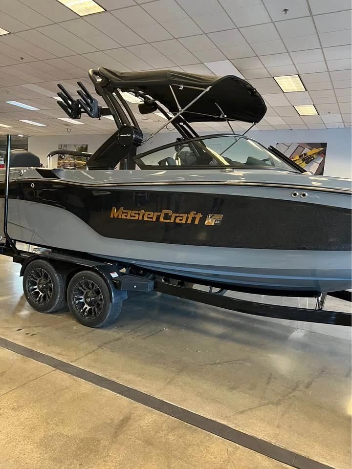 2022 MasterCraft XT22