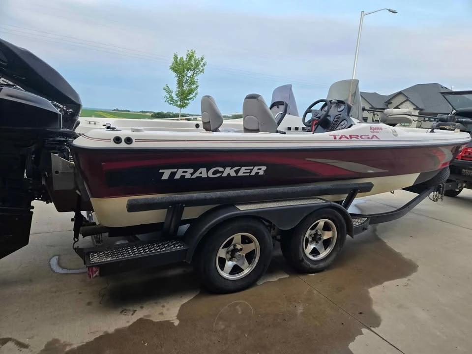 1998 Tracker Targa 2000