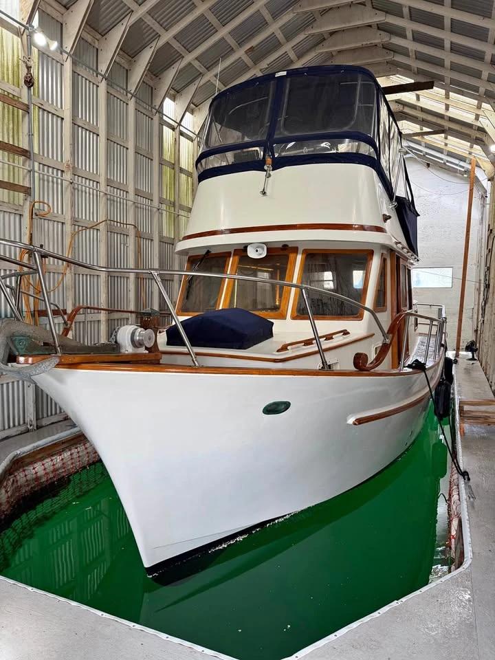 1979 35’ North Sea Tri-Cabin Trawler with Boathouse North Sea 35