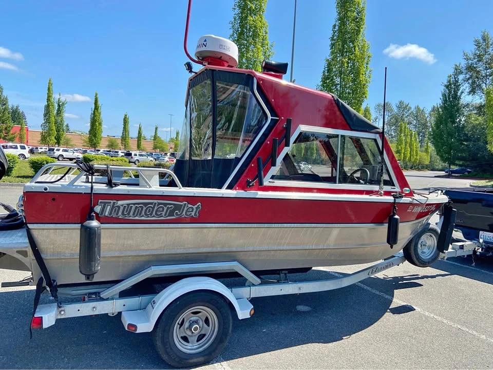 2017 Thunder Jet boat with trailer 185 Luxor