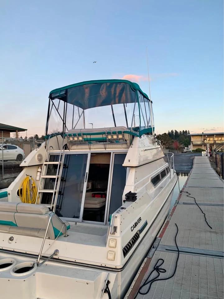 1988 Carver 3067 3067Santego
