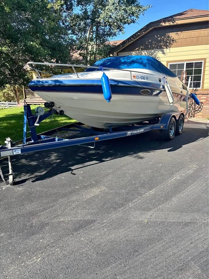 1993 Chaparral 20’ Cuddy Cabin