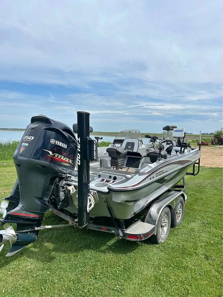 2016 Triton 206 Fish Hunter