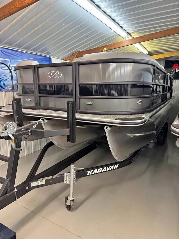 2026 Bentley 223 Navigator Tri-Toon