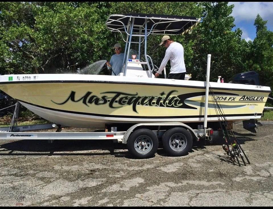 2004 Angler FX204