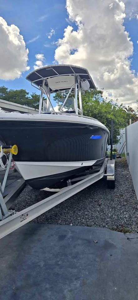 2011 Sea Hunt Ultra 210