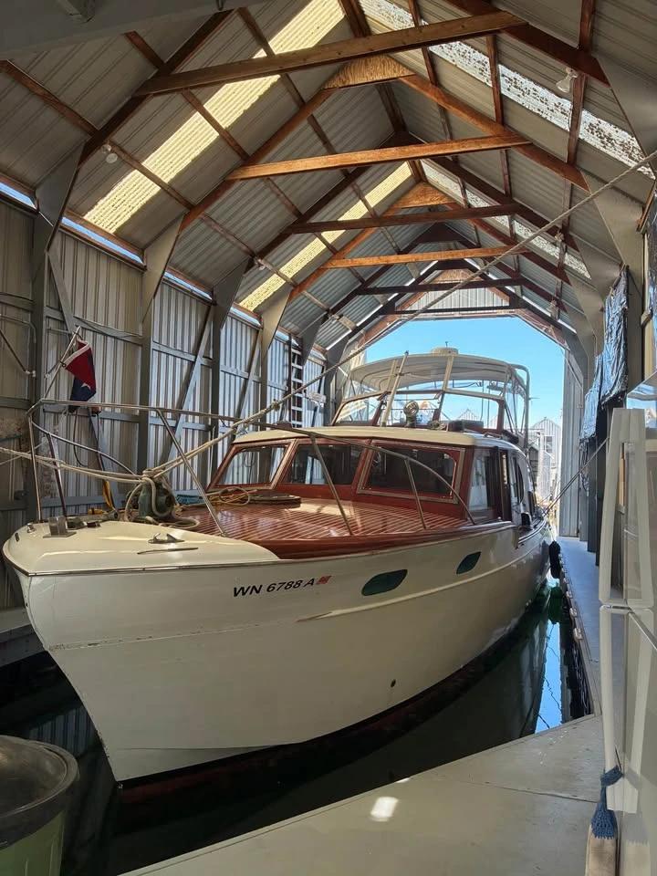 1954 Chris Craft cabin cruiser 31' Sedan Cruiser