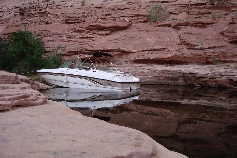 2001 Chapparal Deck Boat