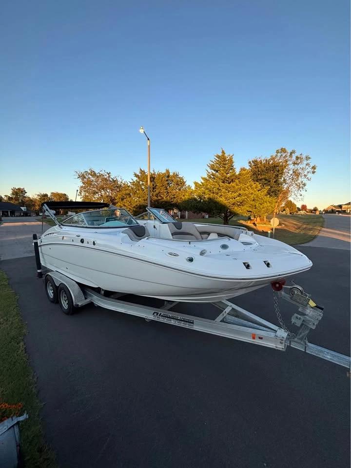 2015 Hurricane Sundeck 2400 IO
