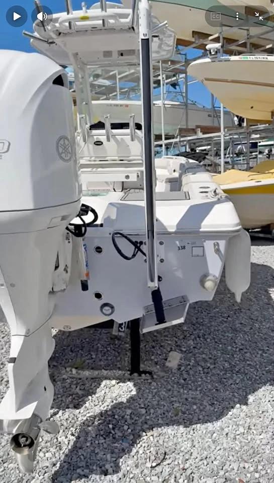 2019 Everglades 243 CC