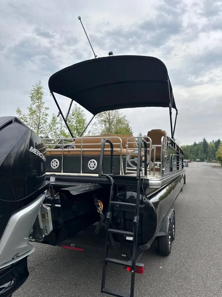 2019 Regency 250 LE3 pontoon boat 250 LE3
