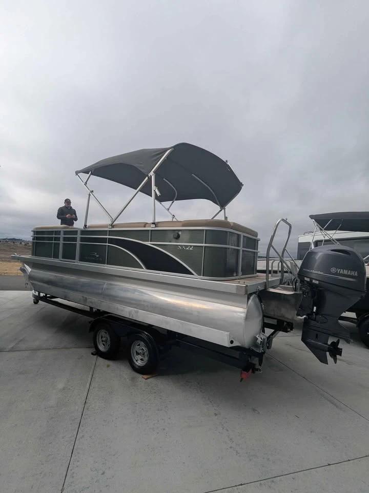 2018 Bennington 22 ssx pontoon boat