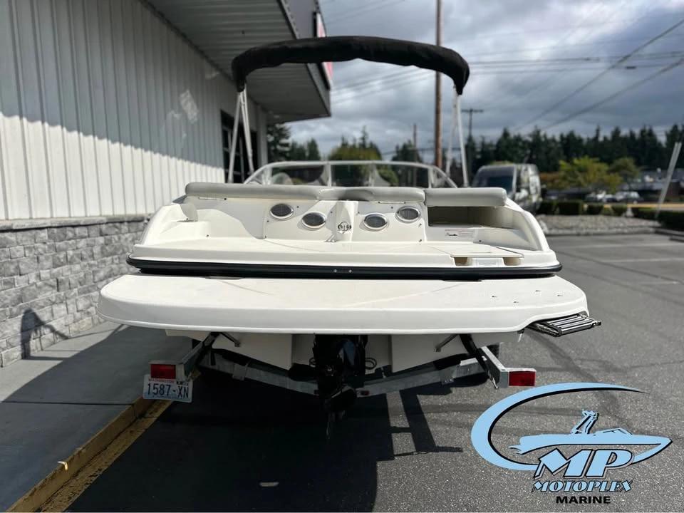 2011 Bayliner 215 215 BR