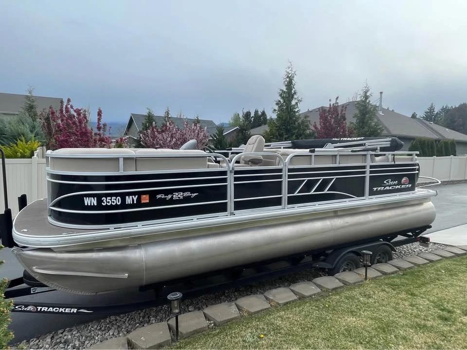 2022 Sun Tracker 22 RF DLX
