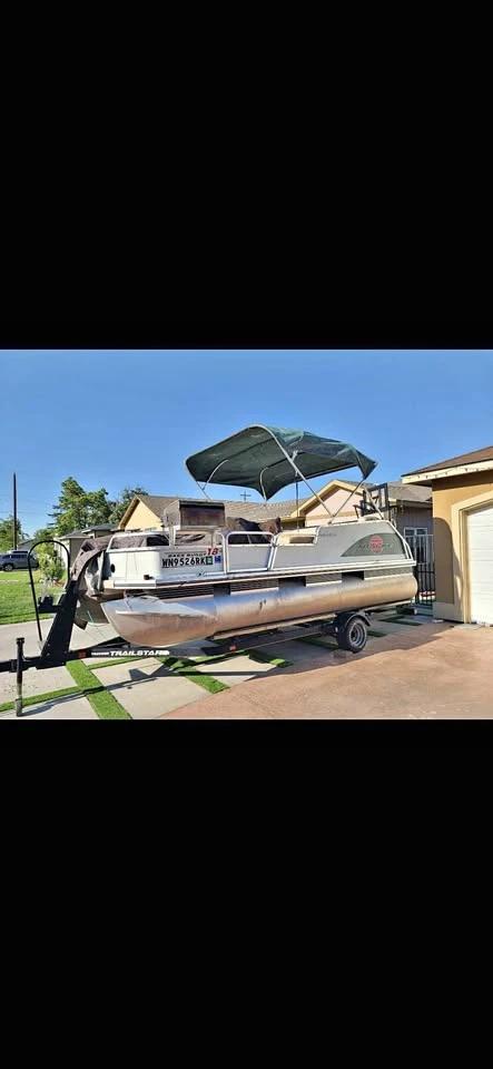 1999 Pontoon boat 18 DLX